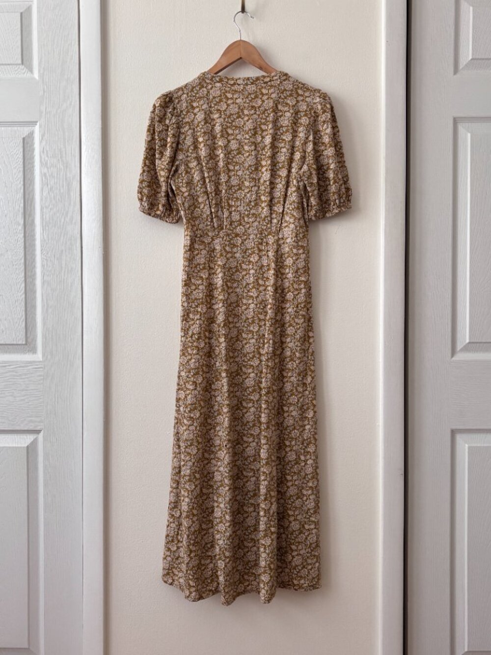 Faherty Havana Linen Blend Midi Dress in Golden Theodora Floral - Picture 7 of 8